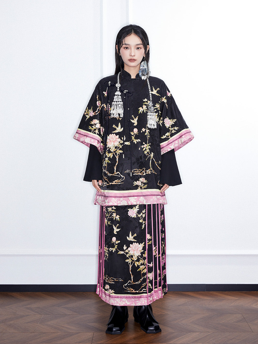 MUKZIN  Linglong “Abundant Flowers”New Chinese Style Dark Cloak.