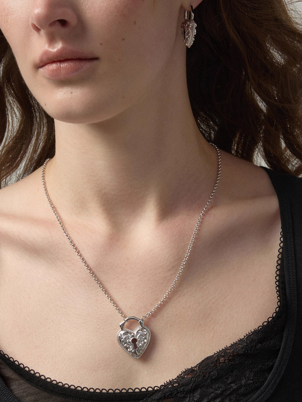 MUKTANK×SUN HUNTER Short Vintage Embossed Heart Necklace