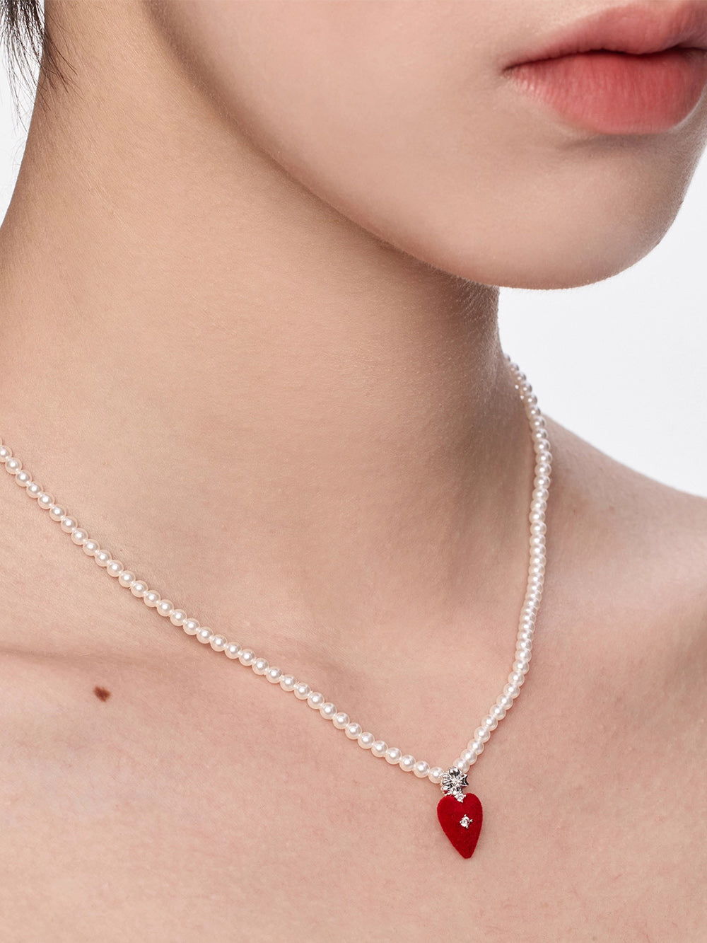 MUKTANK×SUN HUNTER Small-Sized Velvet Heart Faux Pearl Necklace
