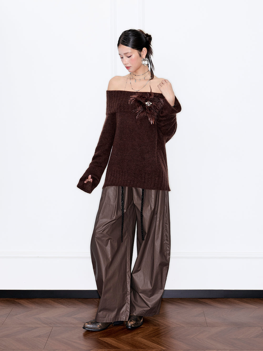 MUKZIN“Capsule Collection”Off-the-shoulder Feather Decor Loose Sweater