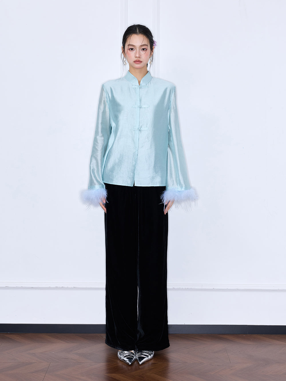 MUKZIN¡°Capsule Collection¡±Chinese Style Mandarin Collar Frog Button Blouse with Fur Cuff