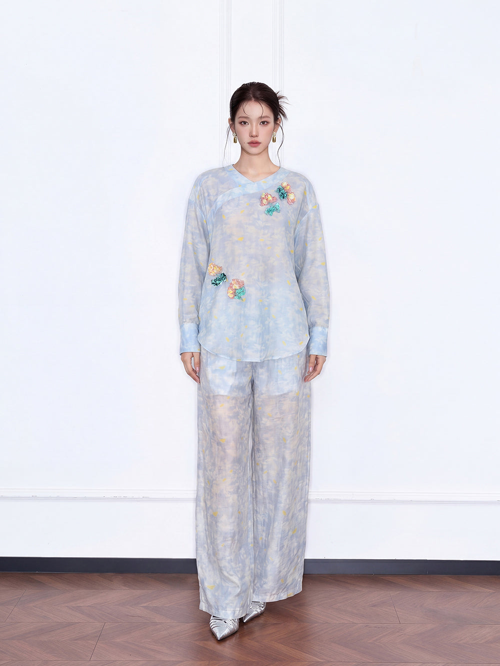 MUKZIN×Capsule Collection New Chinese-Style Asymmetric Linen Shirt Set with Hand-Embroidered Tie-Dye