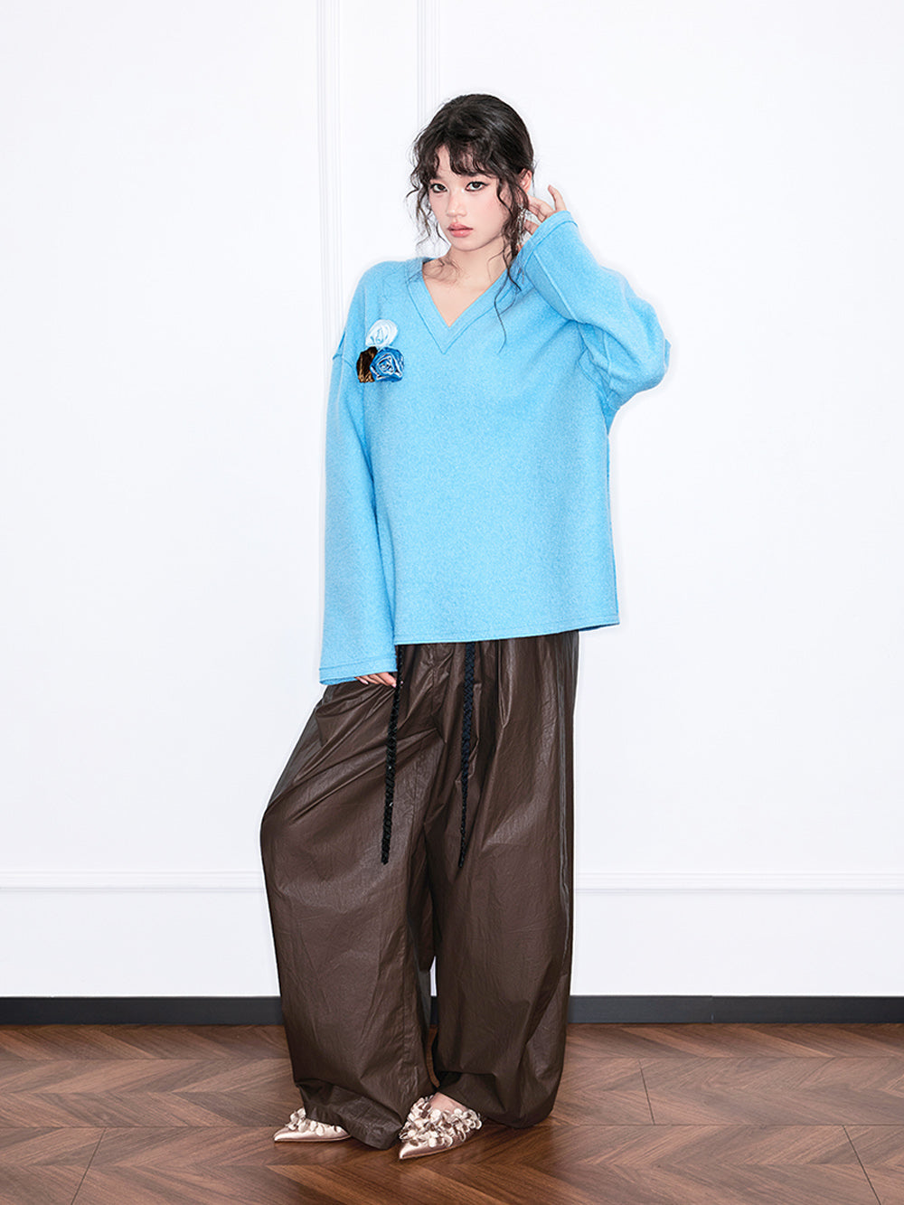 MUKZIN“Realm of Ethereal Mist”European-American Style Lazy Vibe Blue V-Neck Top with 3D Flower Embellishments