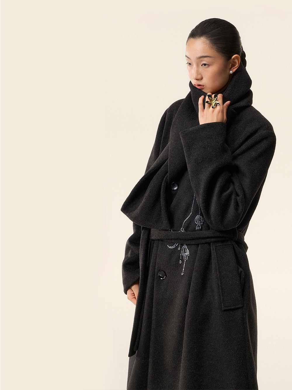 MUKTANK×LOUMUTAKU Scarf-Accented Beaded Embroidery Coat