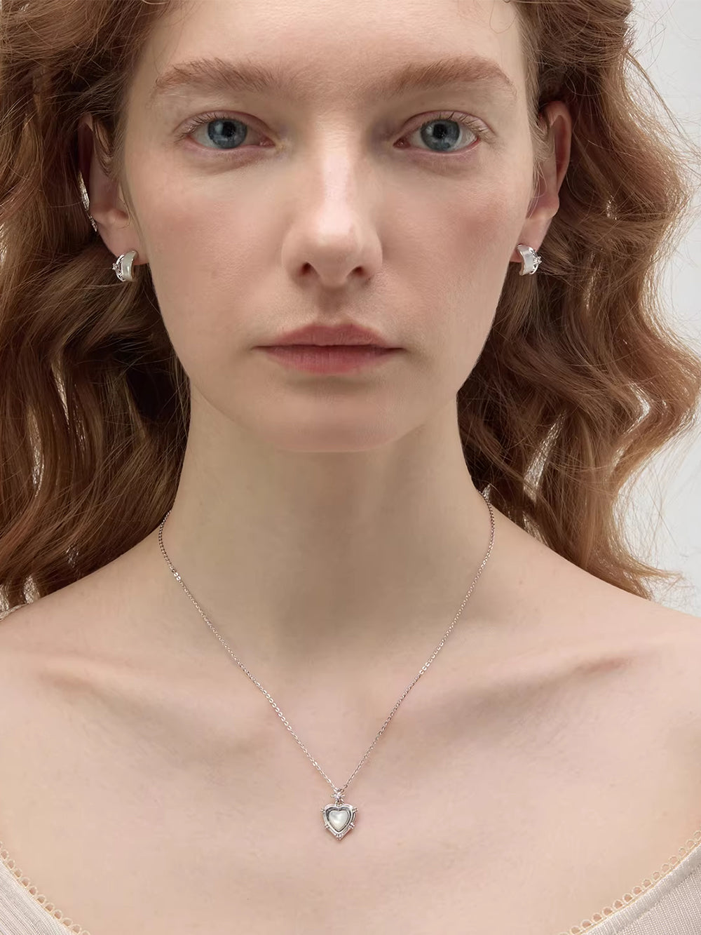 MUKTANK×SUN HUNTER Mother-of-Pearl Iris Half-Hoop Earrings