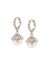 MUKTANK×SUN HUNTER Embossed Iris Faux Pearl Ear Cuffs