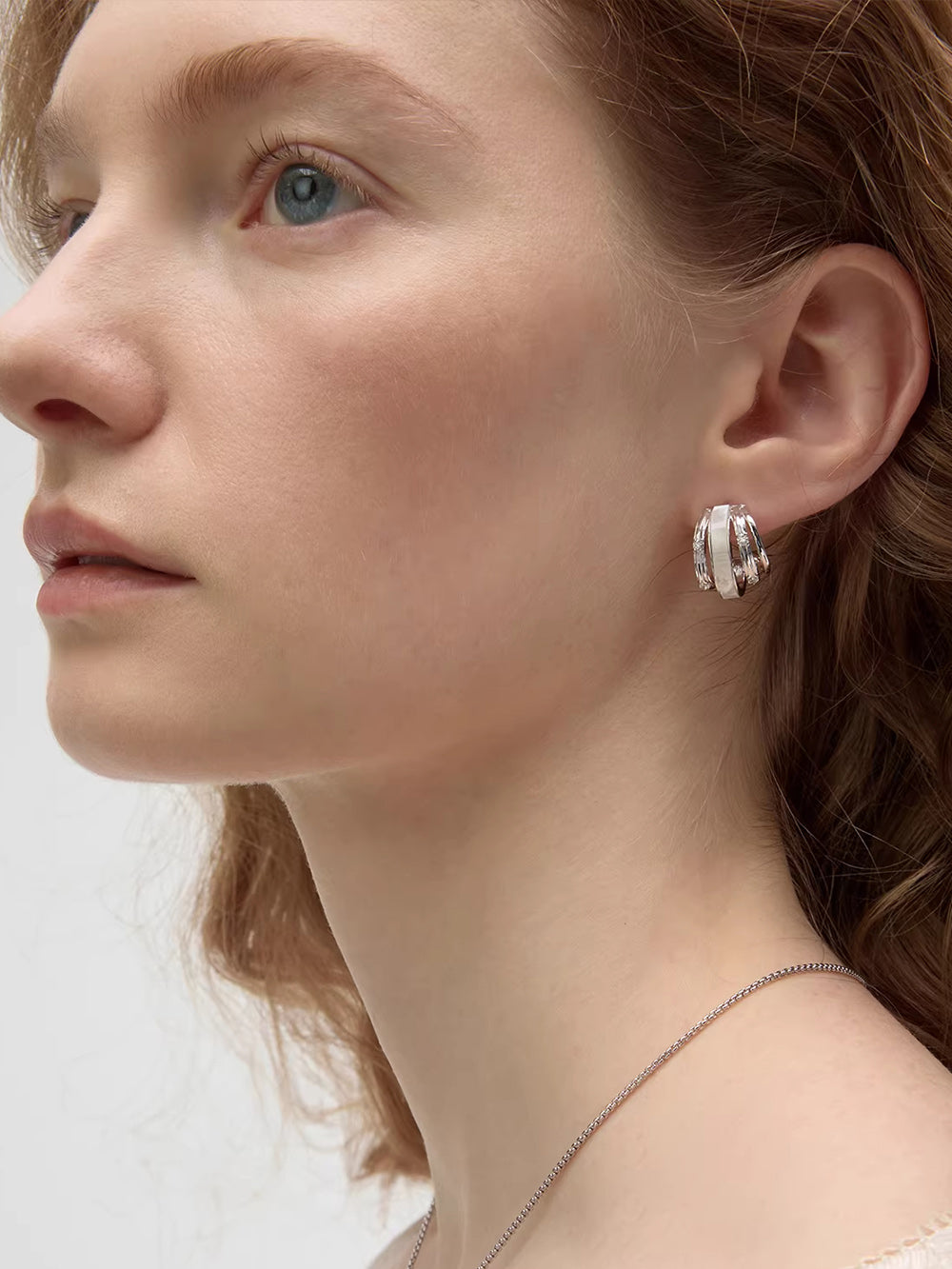 MUKTANK×SUN HUNTER Mother-of-Pearl Iris Four-Ring Hoop Earrings