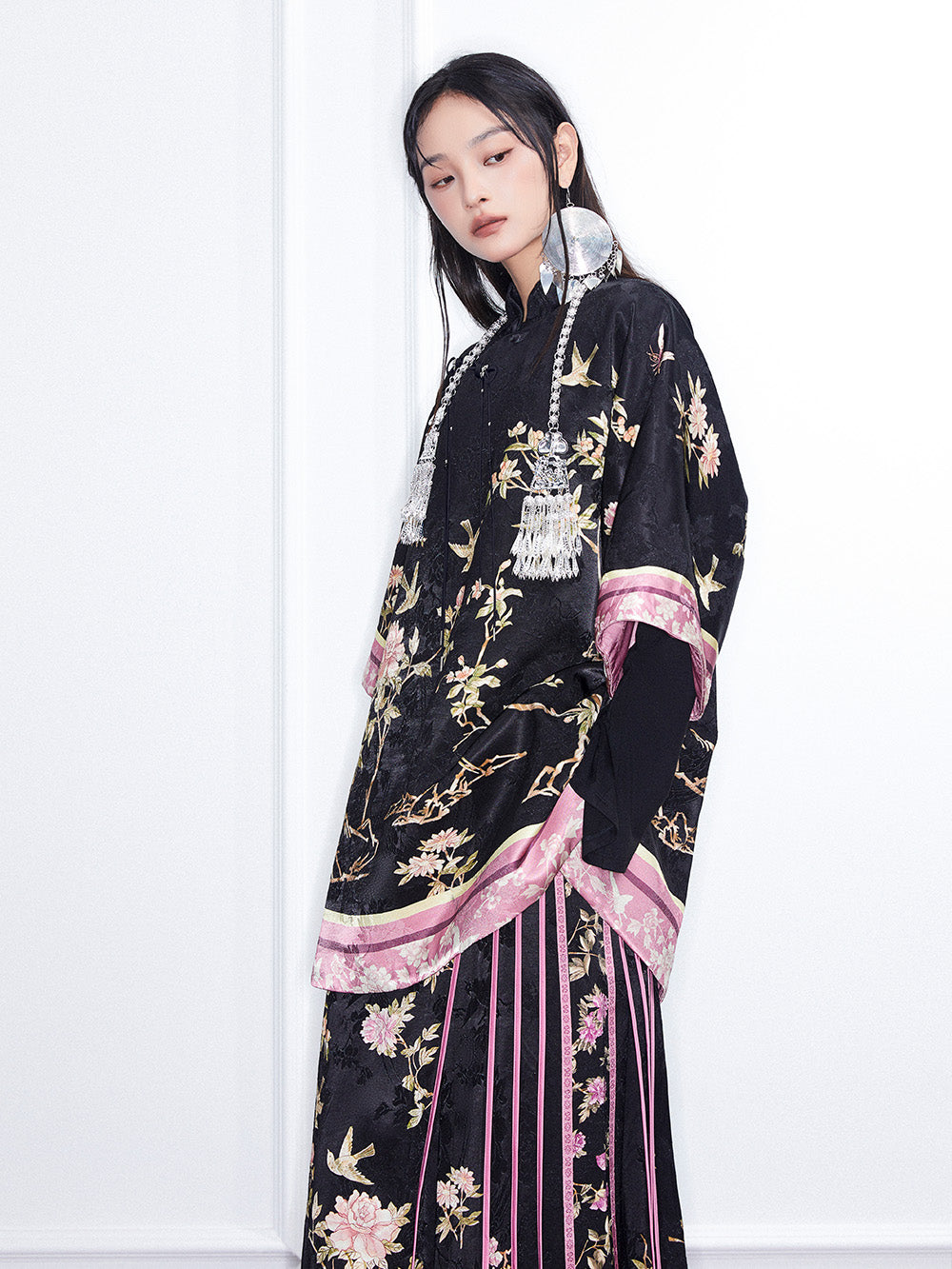 MUKZIN  Linglong “Abundant Flowers”New Chinese Style Dark Cloak.