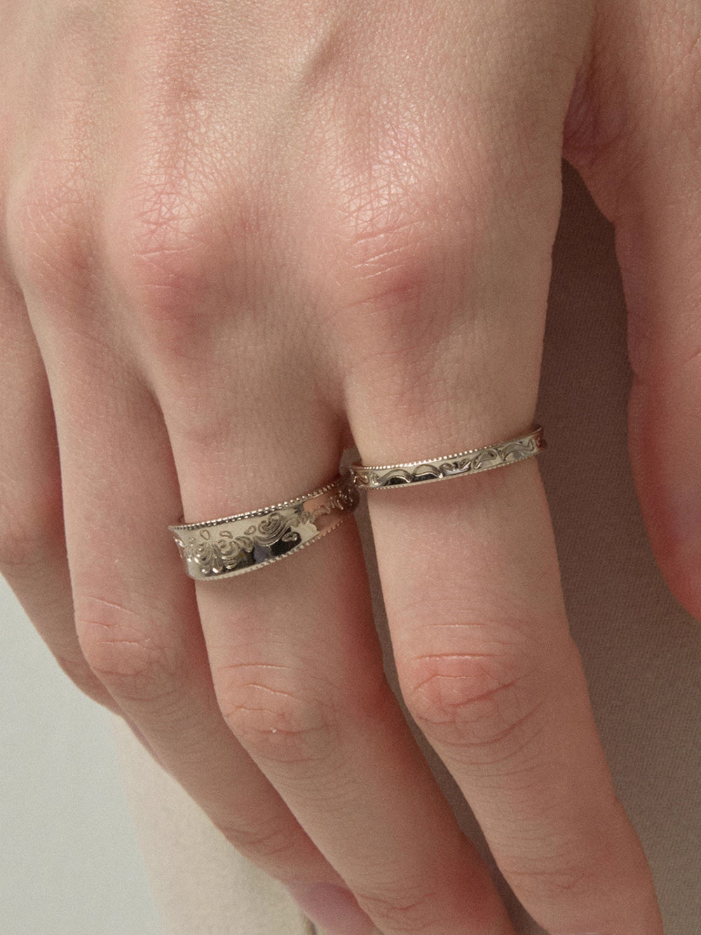 MUKTANK×SUN HUNTER Embossed Iris Flower Wide Band Ring