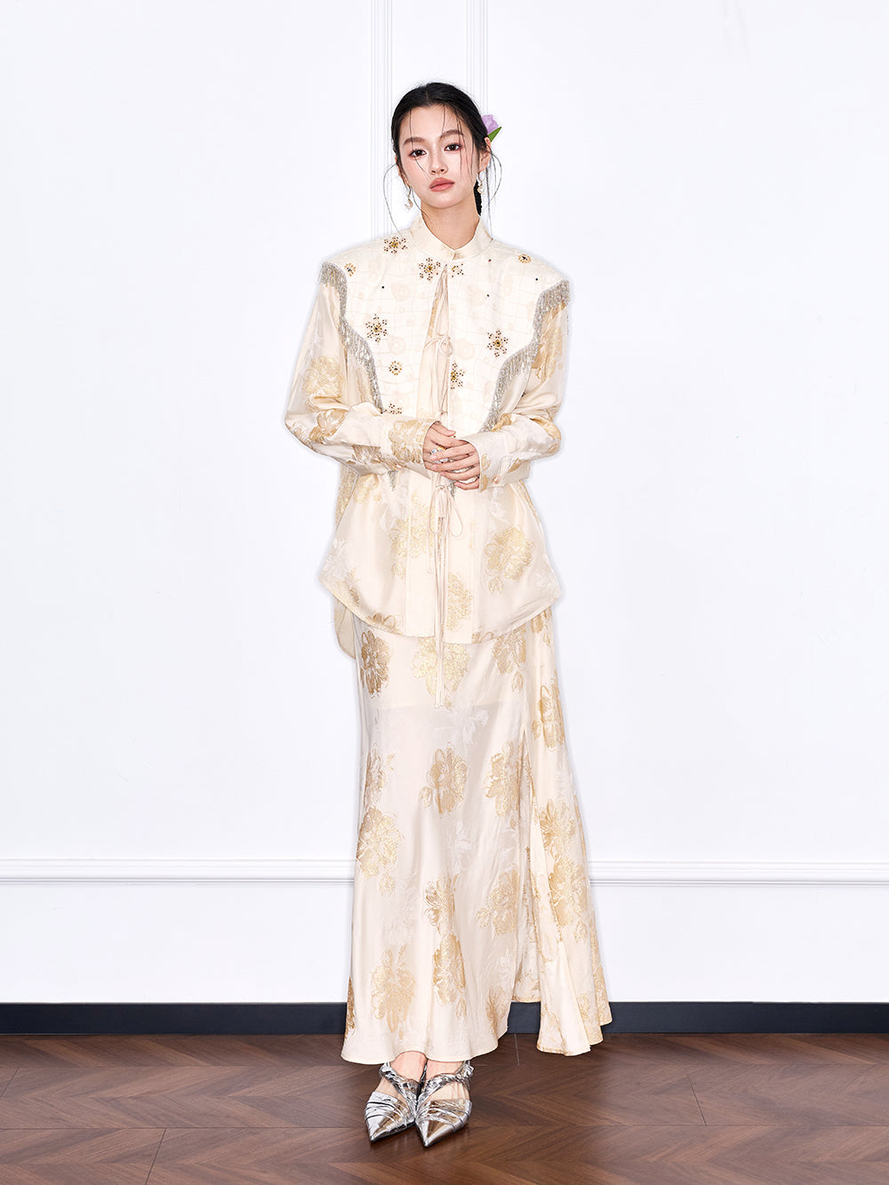 MUKZIN "Capsule Collection" Stylish Statement Piece With Designer Embroidered Cloud Shoulder In New Chinese Style