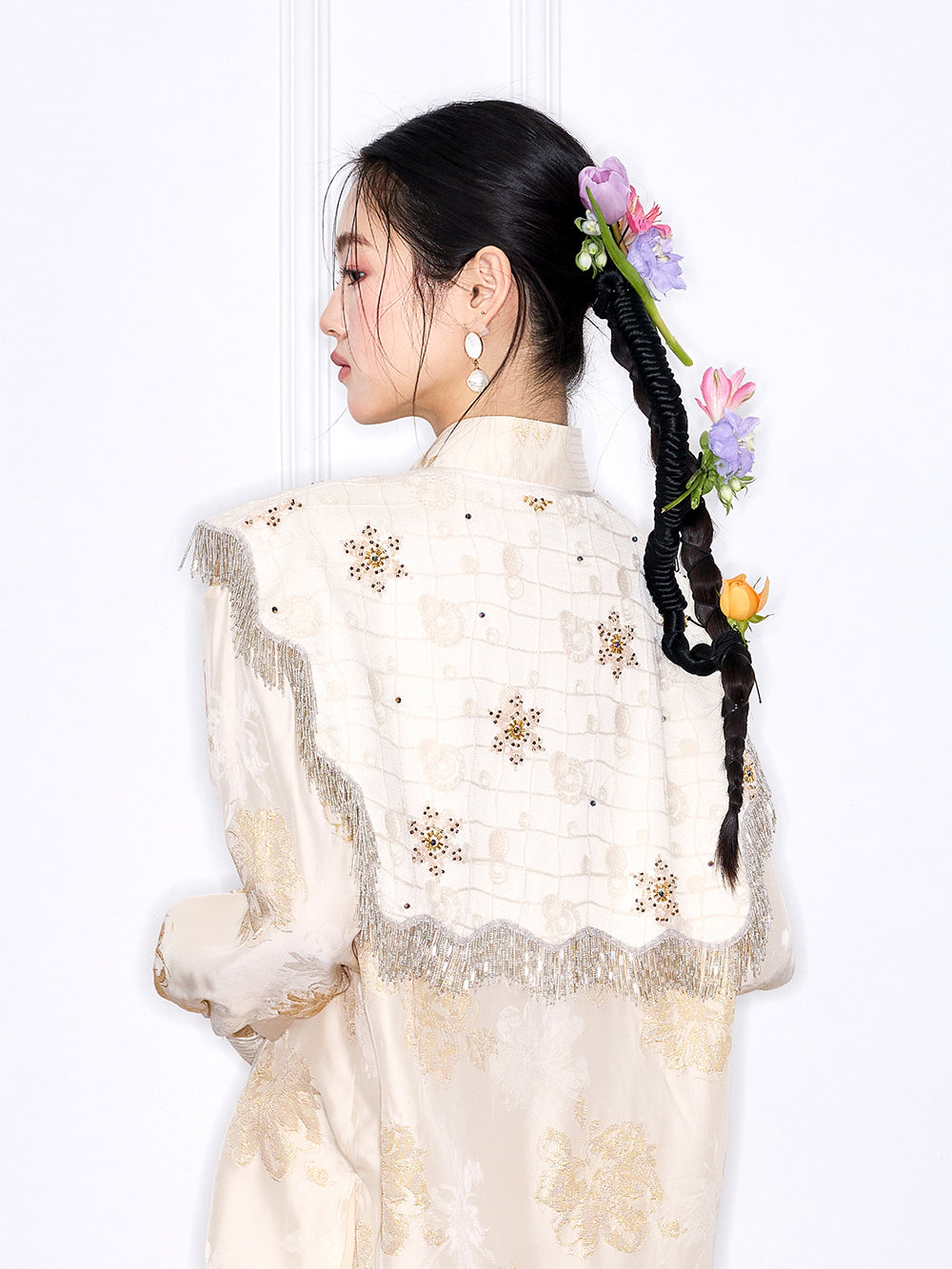 MUKZIN "Capsule Collection" Stylish Statement Piece With Designer Embroidered Cloud Shoulder In New Chinese Style