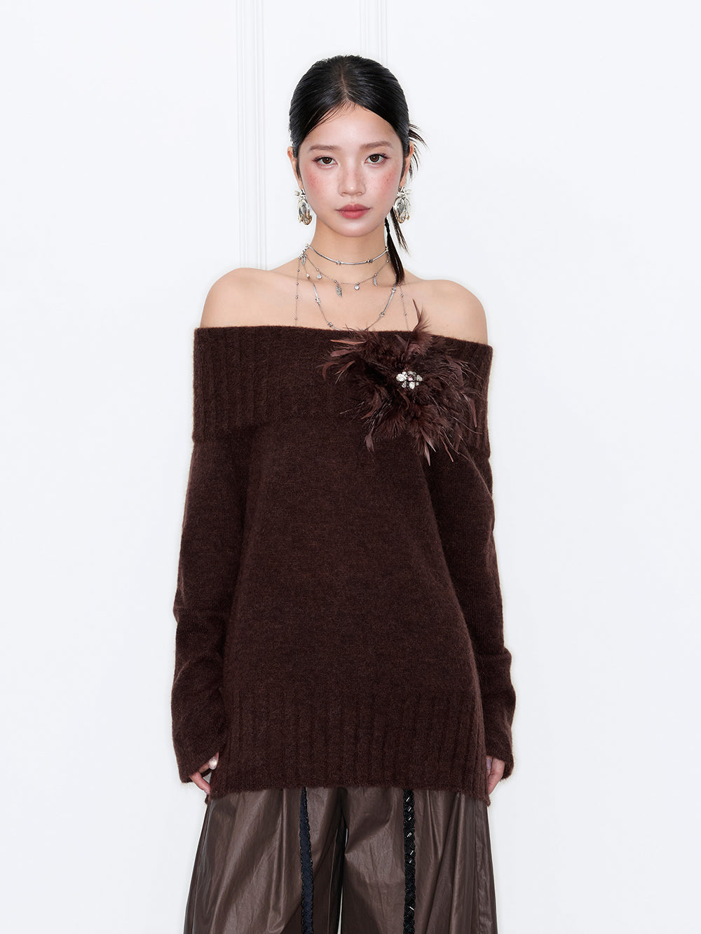 MUKZIN“Capsule Collection”Off-the-shoulder Feather Decor Loose Sweater