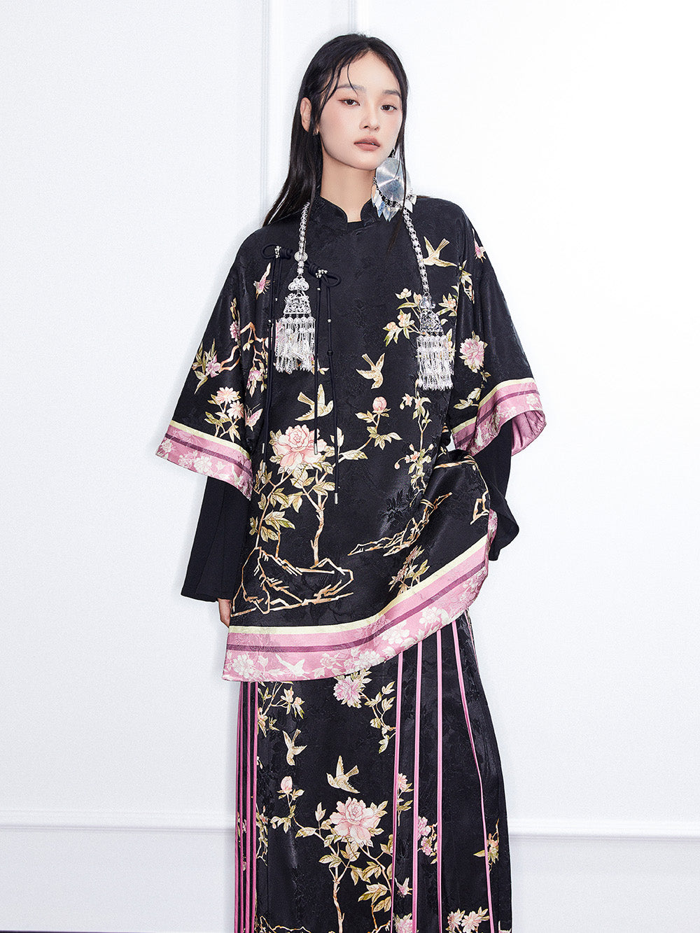 MUKZIN  Linglong “Abundant Flowers”New Chinese Style Dark Cloak.