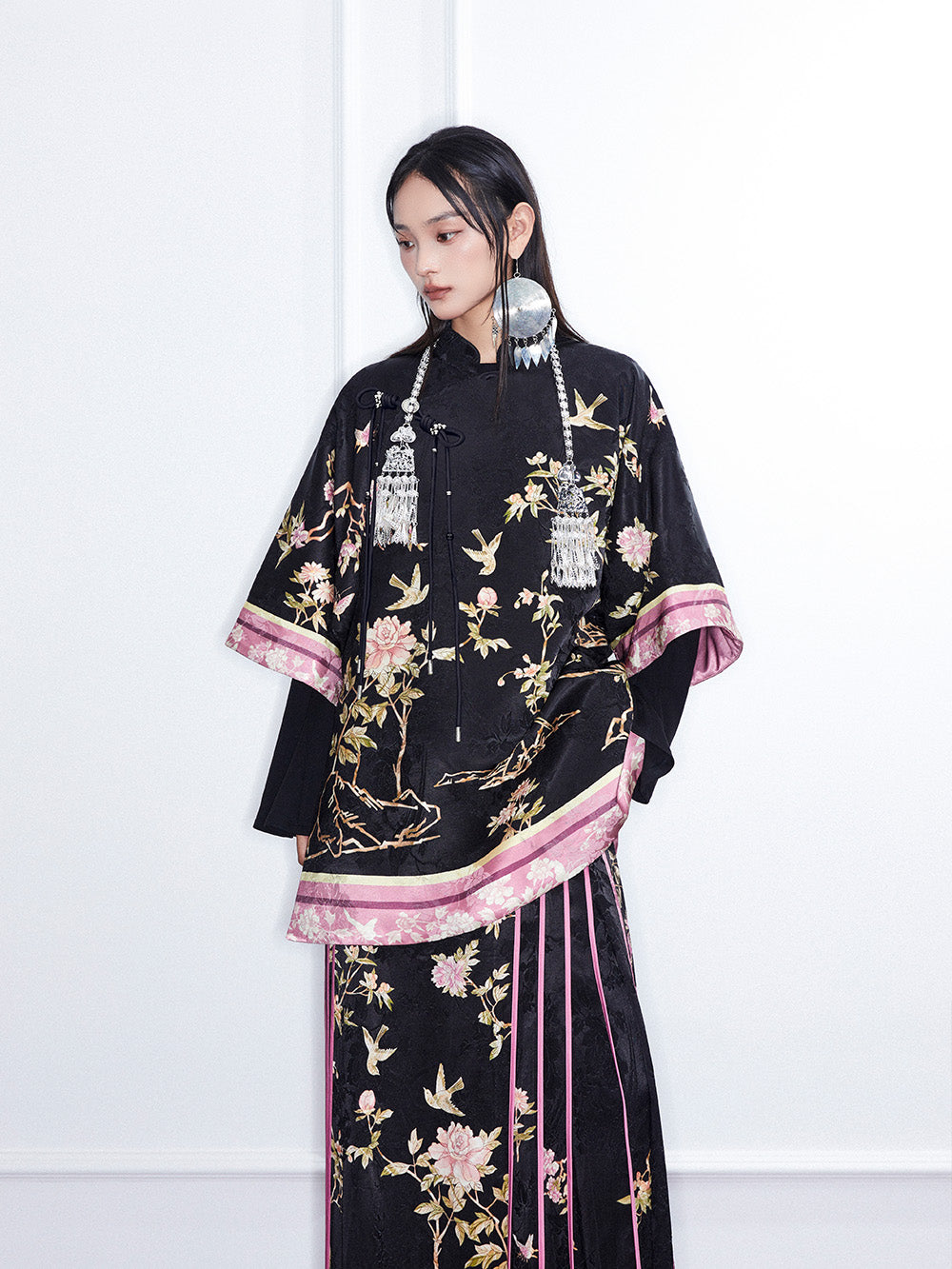 MUKZIN  Linglong “Abundant Flowers”New Chinese Style Dark Cloak.