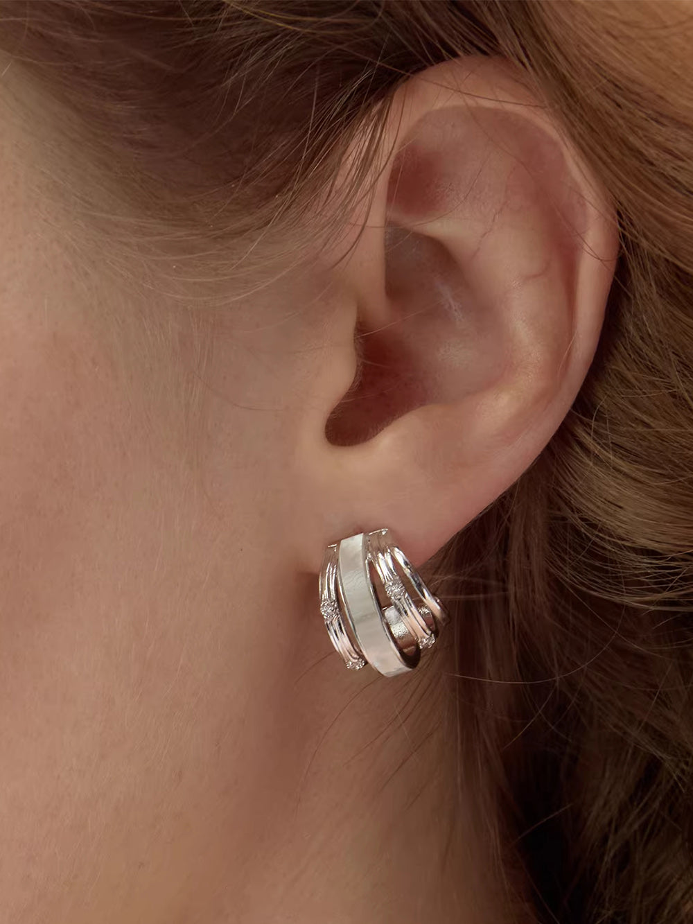 MUKTANK×SUN HUNTER Mother-of-Pearl Iris Four-Ring Hoop Earrings