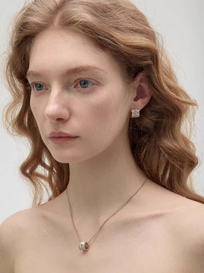 MUKTANK×SUN HUNTER Mother-of-Pearl Iris Half Hoop Earrings