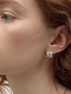 MUKTANK×SUN HUNTER Mother-of-Pearl Iris Half Hoop Earrings
