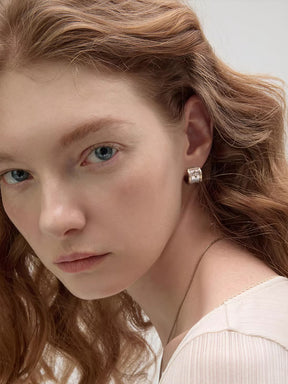 MUKTANK×SUN HUNTER Mother-of-Pearl Iris Half Hoop Earrings