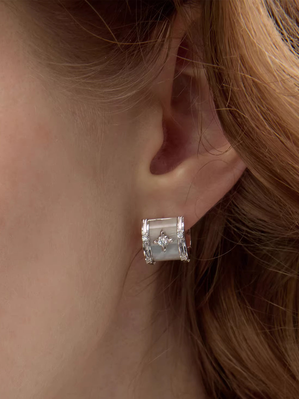 MUKTANK×SUN HUNTER Mother-of-Pearl Iris Half Hoop Earrings