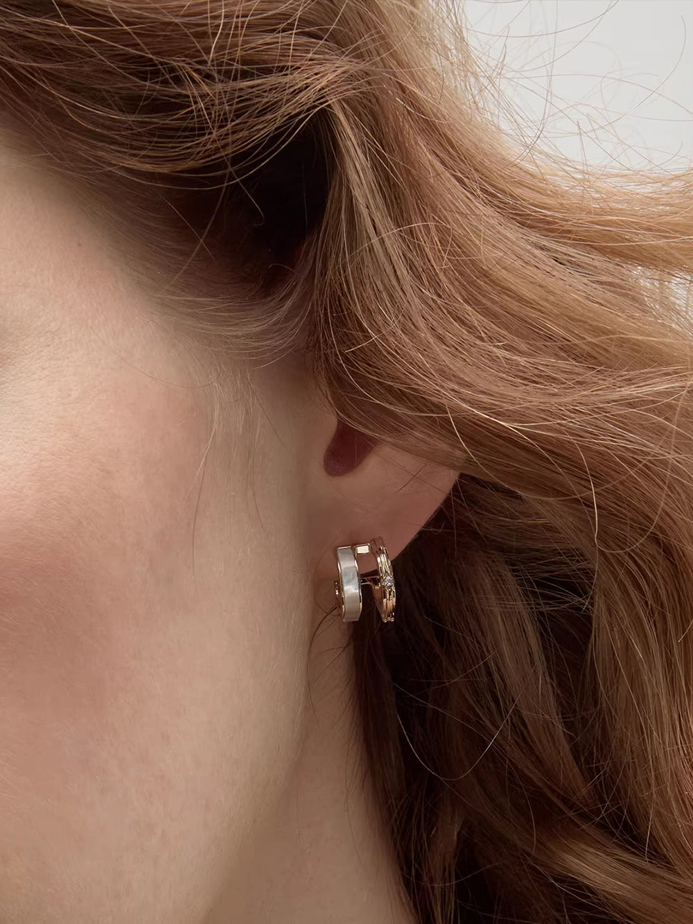 MUKTANK×SUN HUNTER Mother-of-Pearl Iris Double Hoop Earrings