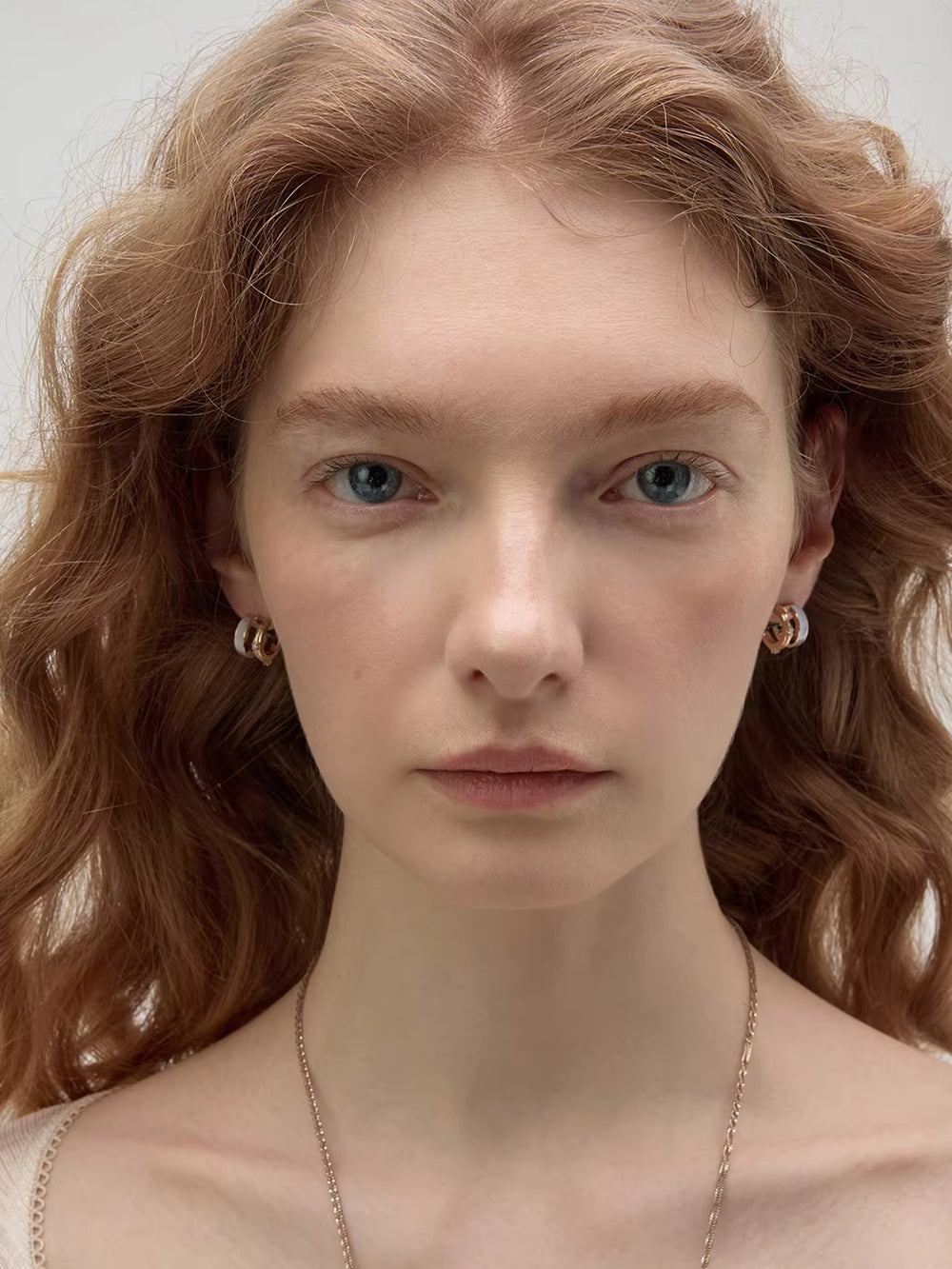 MUKTANK×SUN HUNTER Mother-of-Pearl Iris Double Hoop Earrings