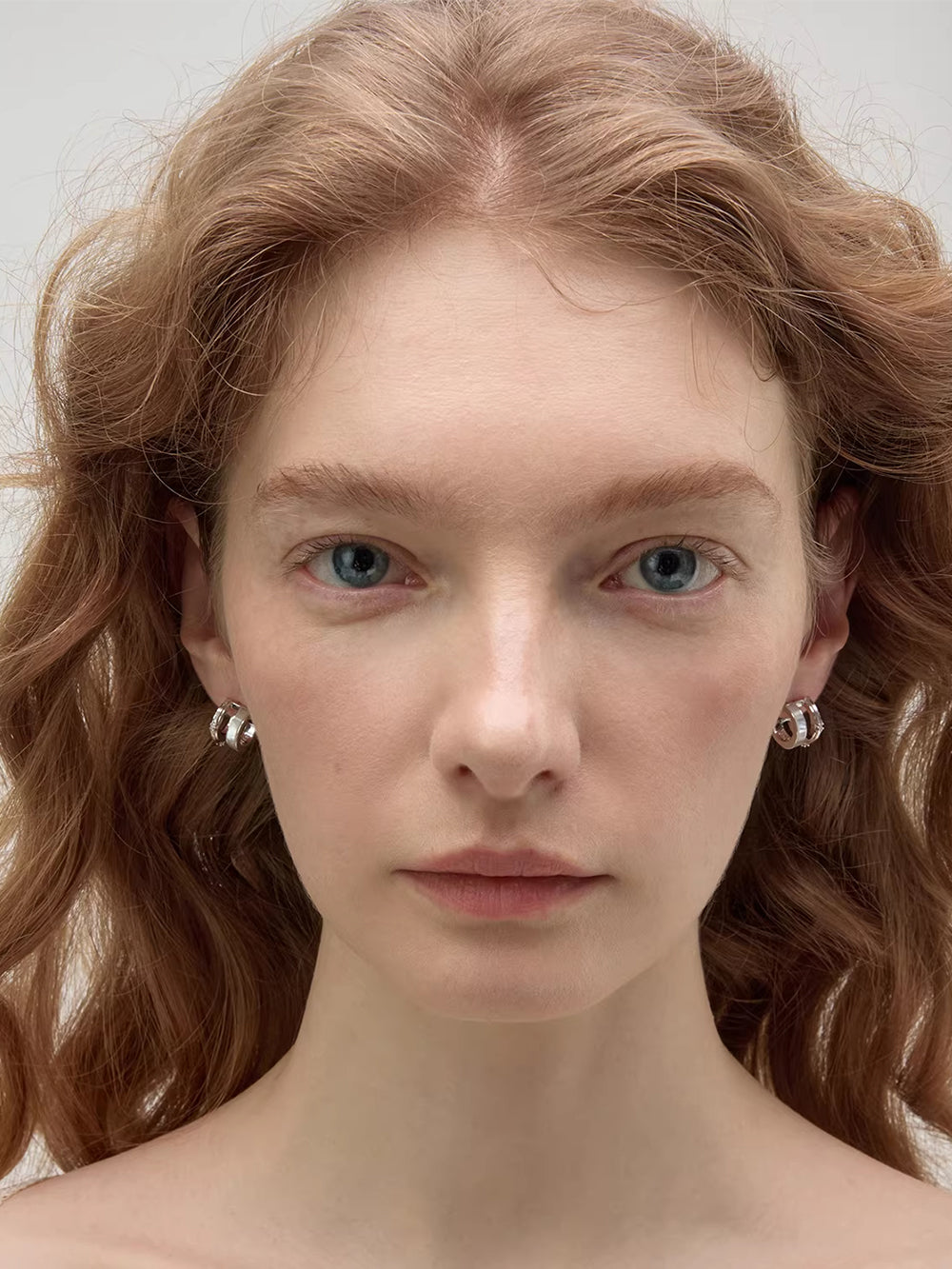 MUKTANK×SUN HUNTER Mother-of-Pearl Iris Double Hoop Earrings