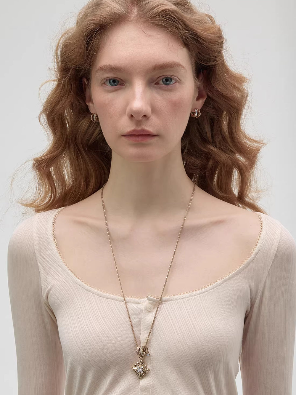 MUKTANK×SUN HUNTER Mother-of-Pearl Lulutong Iris Necklace