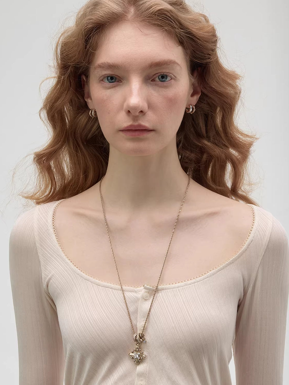 MUKTANK×SUN HUNTER Mother-of-Pearl Lulutong Iris Necklace