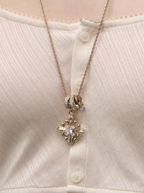 MUKTANK×SUN HUNTER Mother-of-Pearl Lulutong Iris Necklace