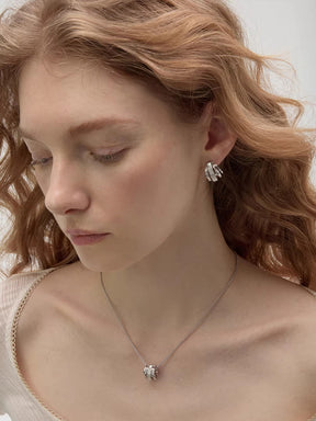 MUKTANK×SUN HUNTER Mother-of-Pearl Iris Lulu Tong Necklace