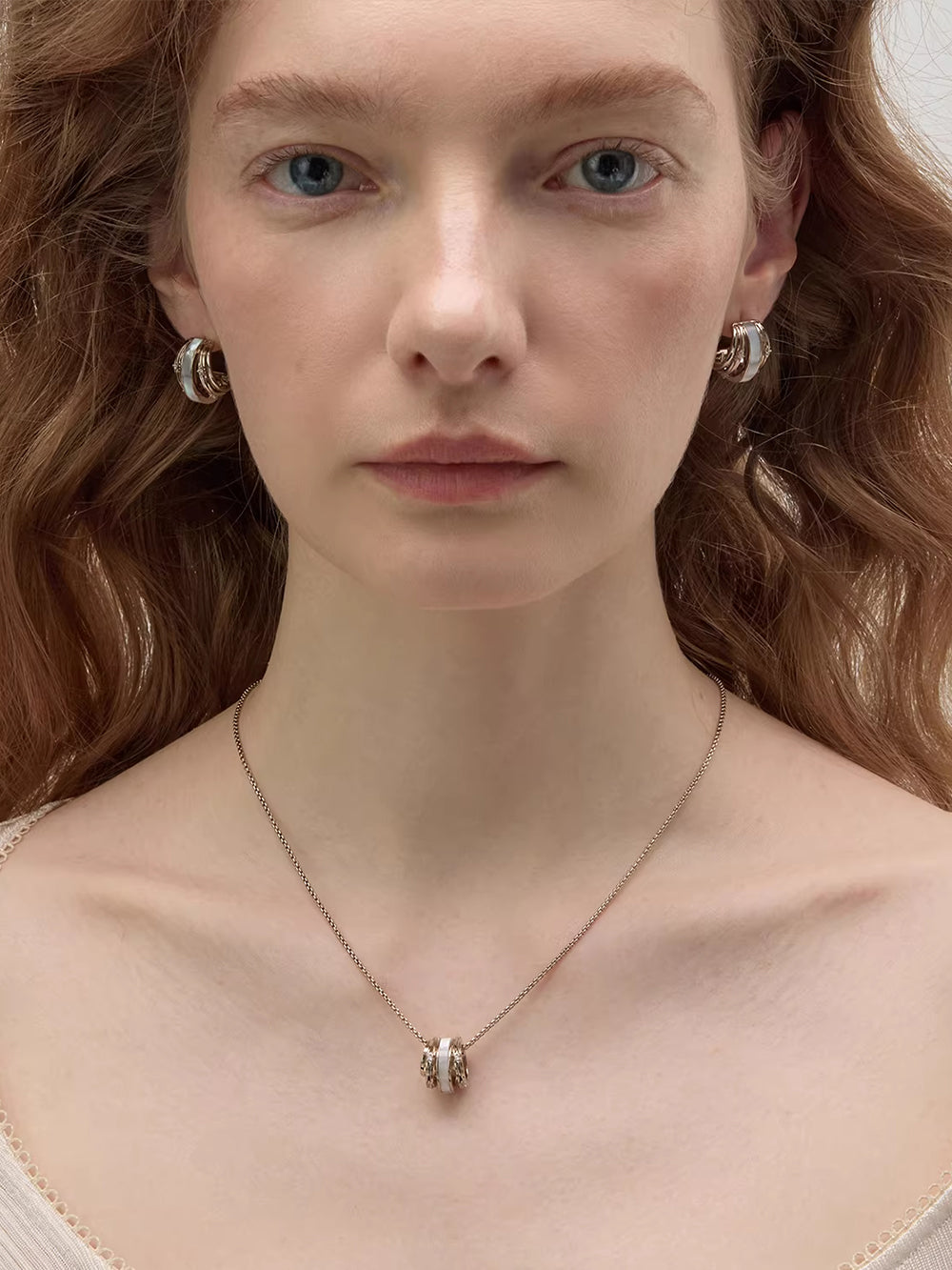 MUKTANK×SUN HUNTER Mother-of-Pearl Iris Lulu Tong Necklace