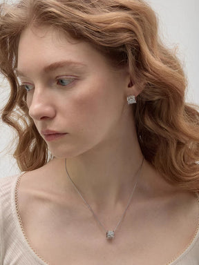 MUKTANK×SUN HUNTER Mother-of-Pearl Four-Flower Lulu Tong Necklace