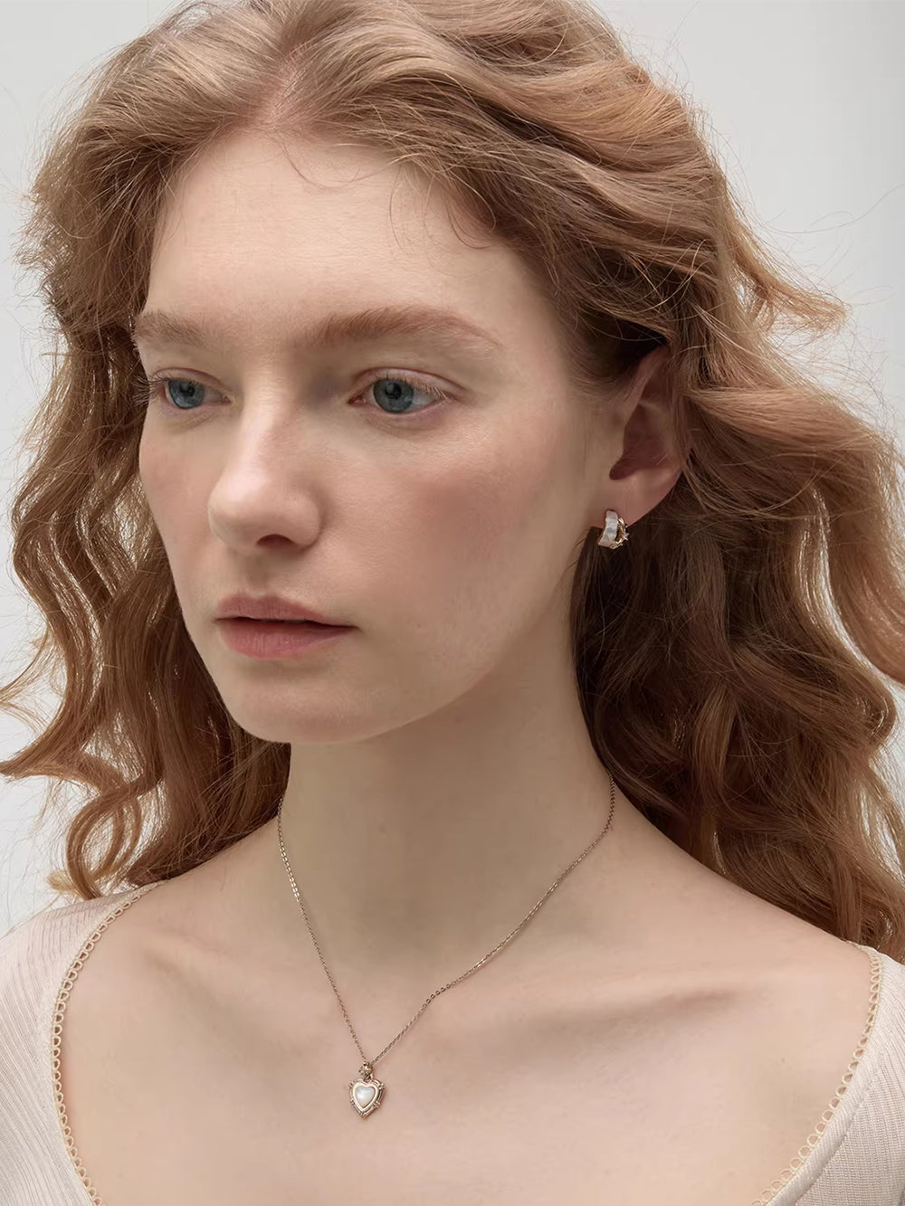 MUKTANK×SUN HUNTER Iris & Mother-of-Pearl Heart Necklace