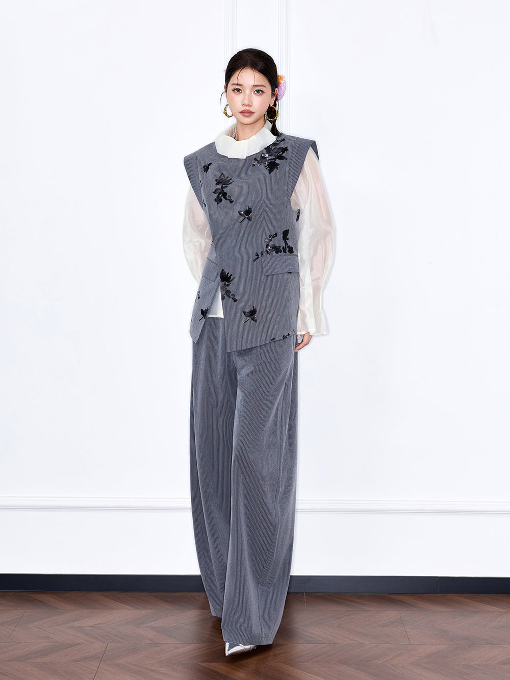 MUKZIN“Capsule Collection”Grey Corduroy Floral Embroidered Wide Leg Trousers