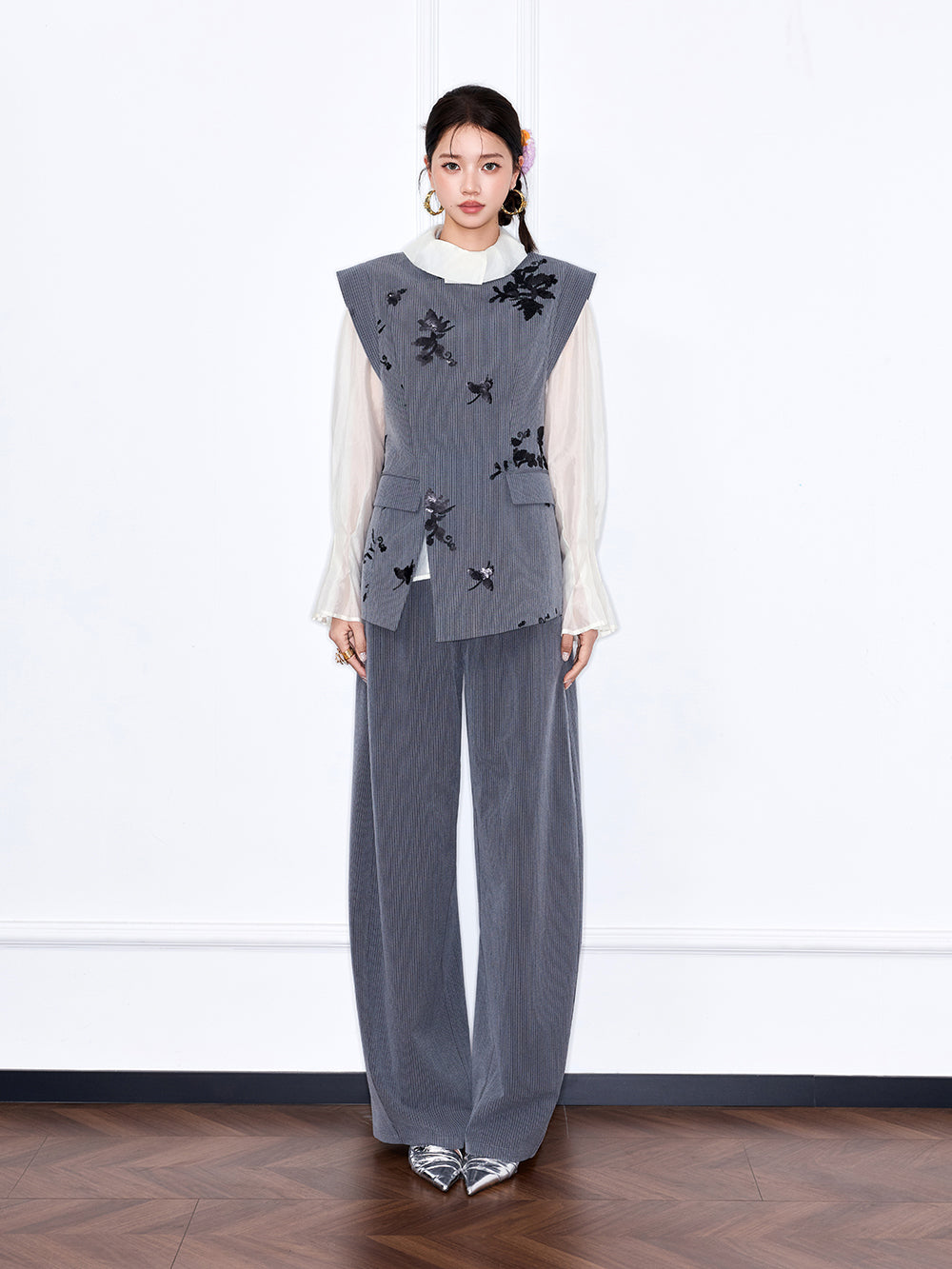 MUKZIN“Capsule Collection”Grey Corduroy Floral Embroidered Wide Leg Trousers