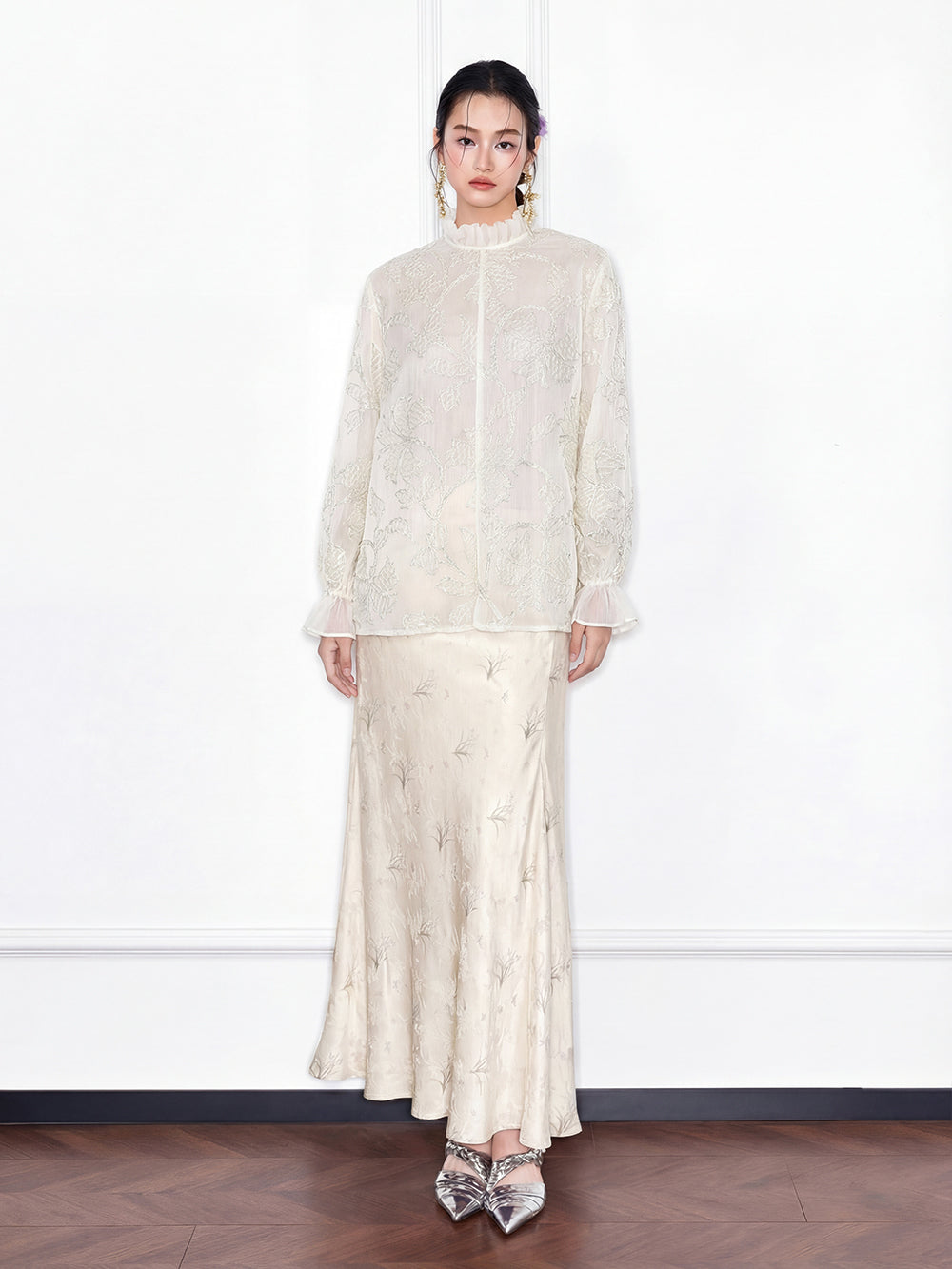 MUKZIN "Capsule Collection" New Chinese Style Luxurious Lace Blouse With Heavy Embroidery & Flared Sleeves