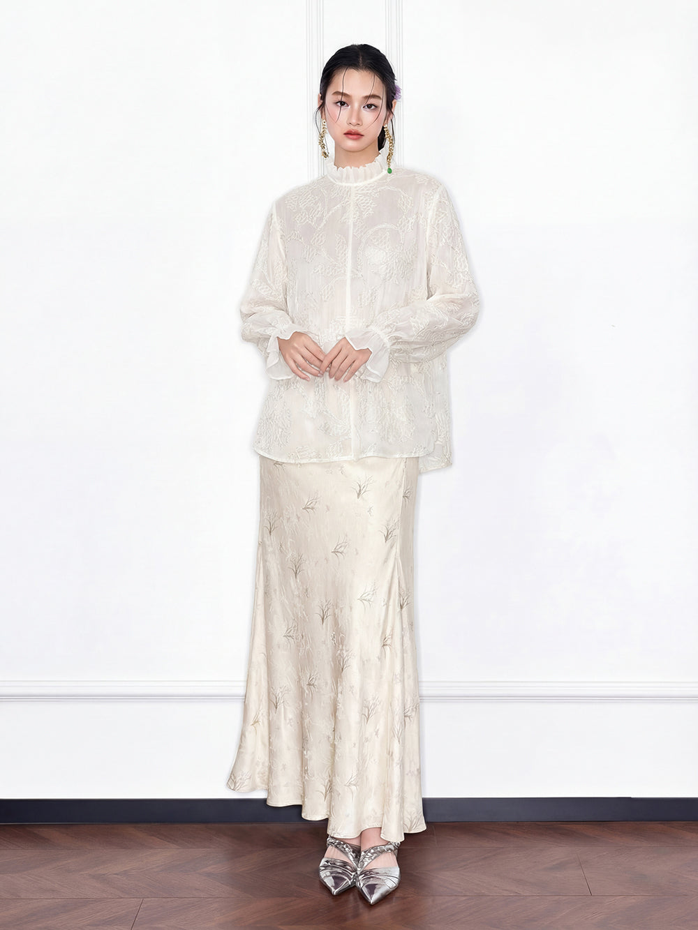 MUKZIN "Capsule Collection" New Chinese Style Luxurious Lace Blouse With Heavy Embroidery & Flared Sleeves
