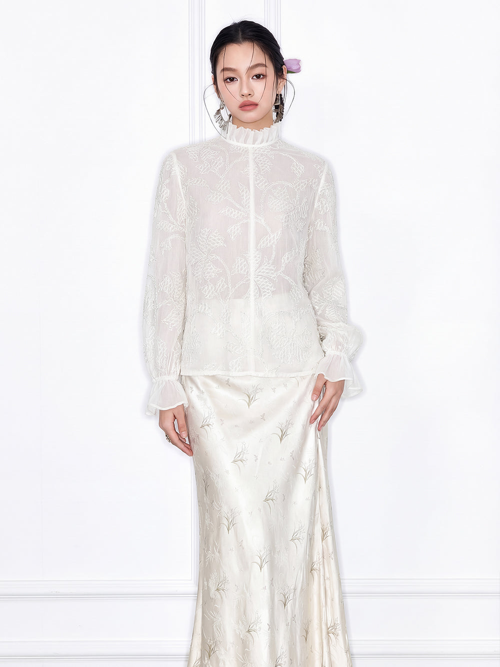 MUKZIN "Capsule Collection" New Chinese Style Luxurious Lace Blouse With Heavy Embroidery & Flared Sleeves