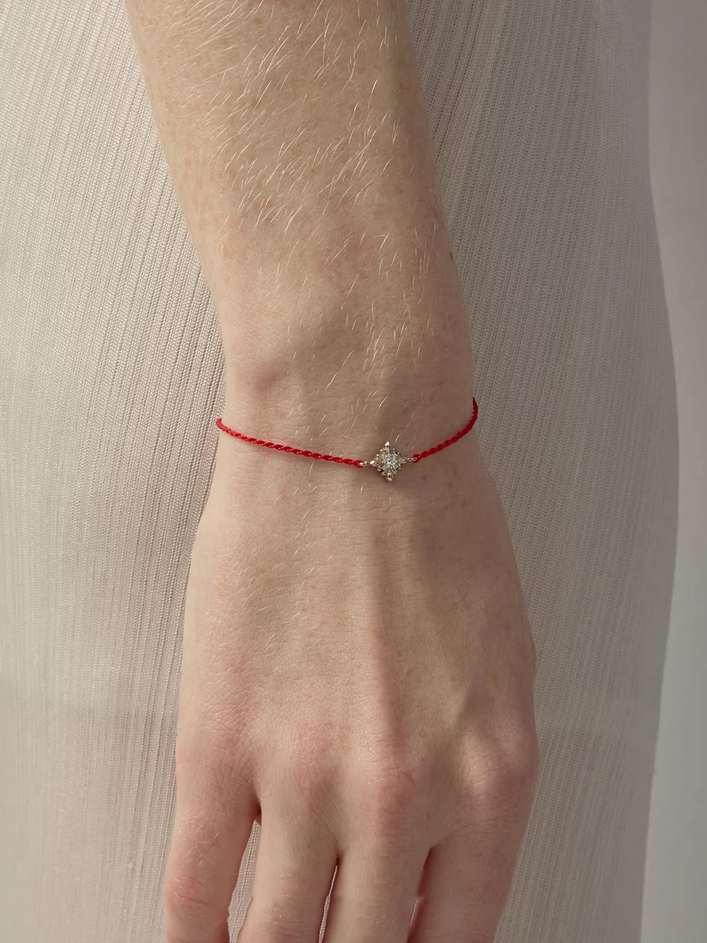 MUKTANK × SUN HUNTER Iris Single Flower Red String Bracelet
