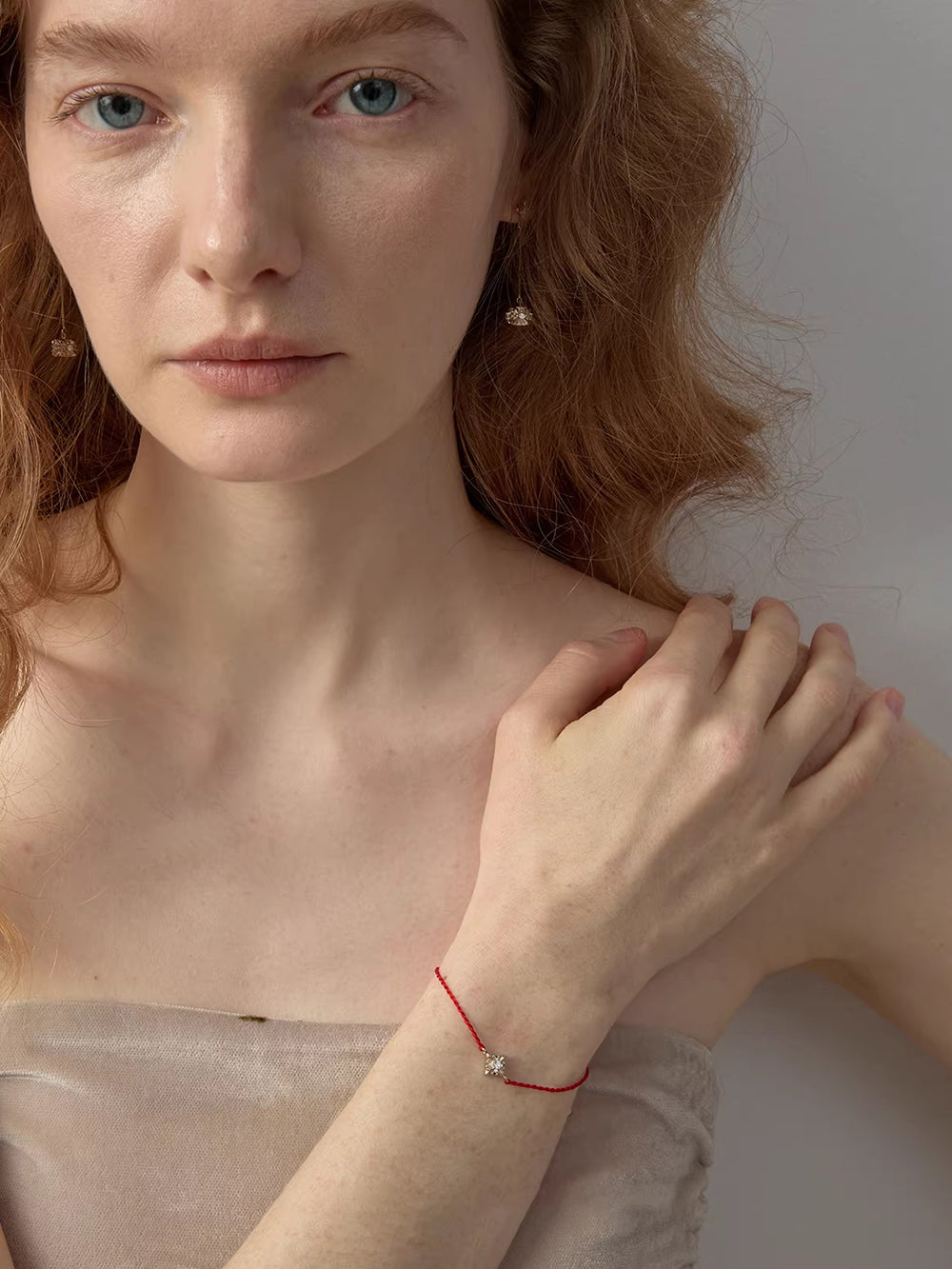 MUKTANK × SUN HUNTER Iris Single Flower Red String Bracelet – 925 Sterling Silver