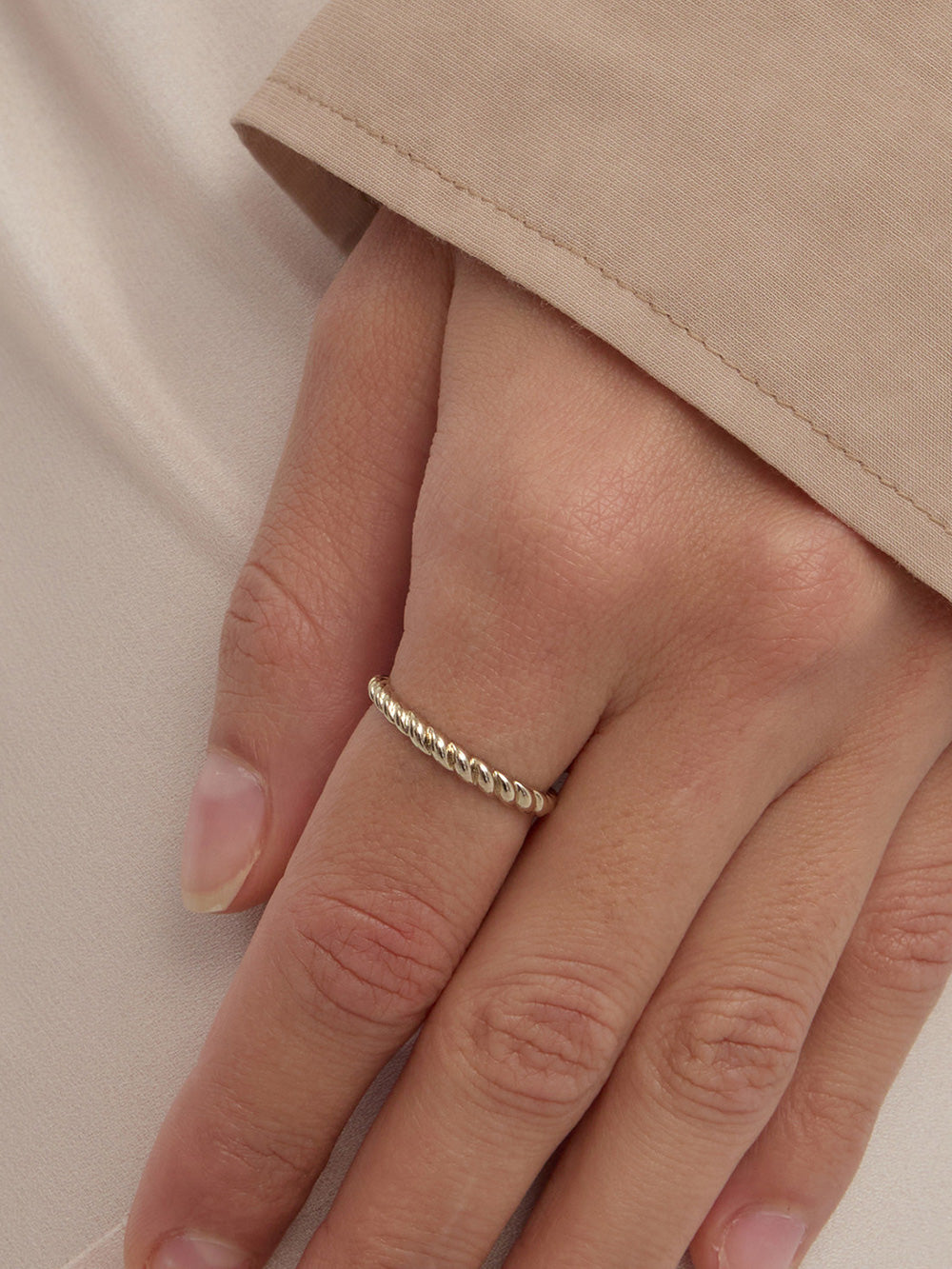 MUKTANK x SUN HUNTER Minimal Twist‑Pattern Ring