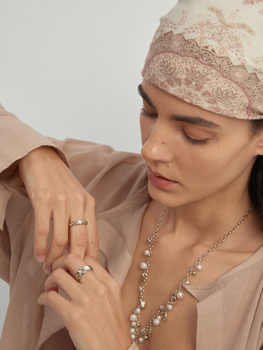 MUKTANK x SUN HUNTER Ocean Threaded Mother of Pearl Ring