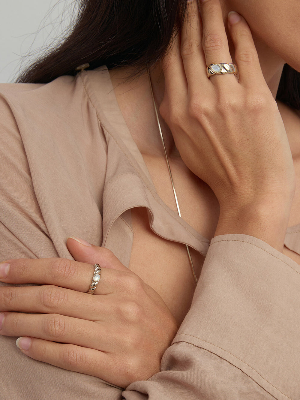 MUKTANK x SUN HUNTER Ocean Threaded Mother of Pearl Ring