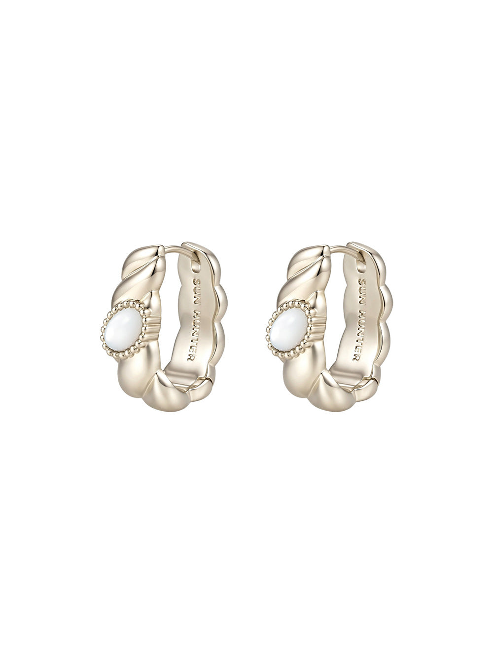 MUKTANK x SUN HUNTER Ocean Mother‑of‑Pearl Textured Ear Cuff