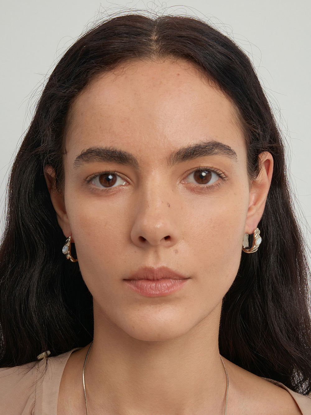 MUKTANK x SUN HUNTER Ocean Mother‑of‑Pearl Textured Ear Cuff