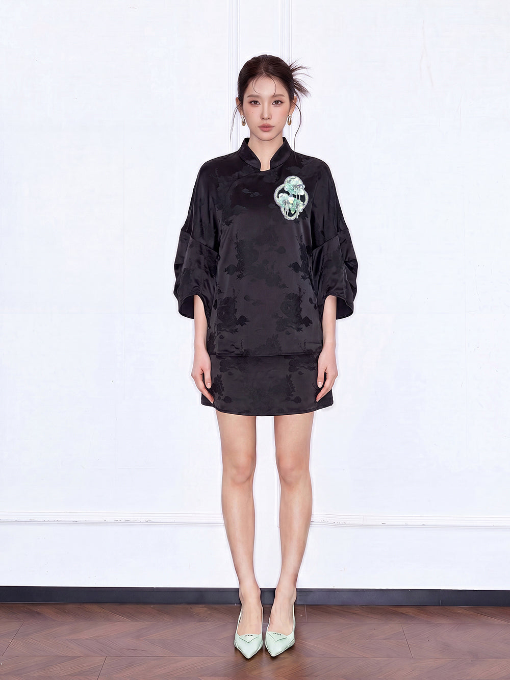 MUKZIN×Capsule Collection Modern Chinese 3/4 Sleeve Top with ICH Hami Hand Embroidery