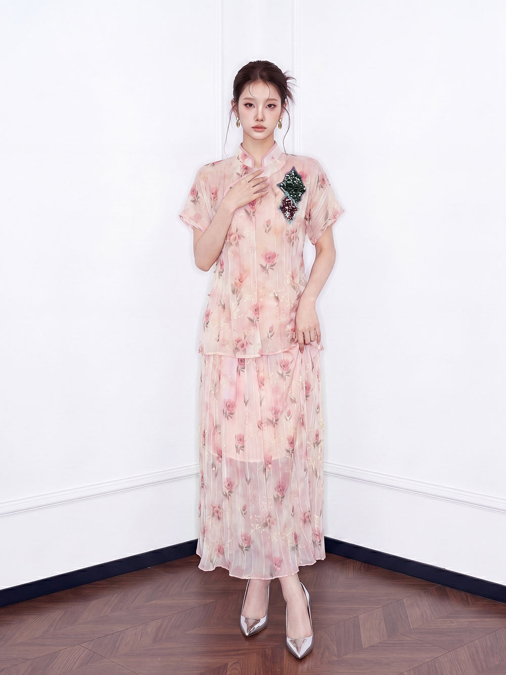 MUKZIN×Capsule Collection New Chinese-Style Linen Top with ICH Hami Hand Embroidery & Floral Print