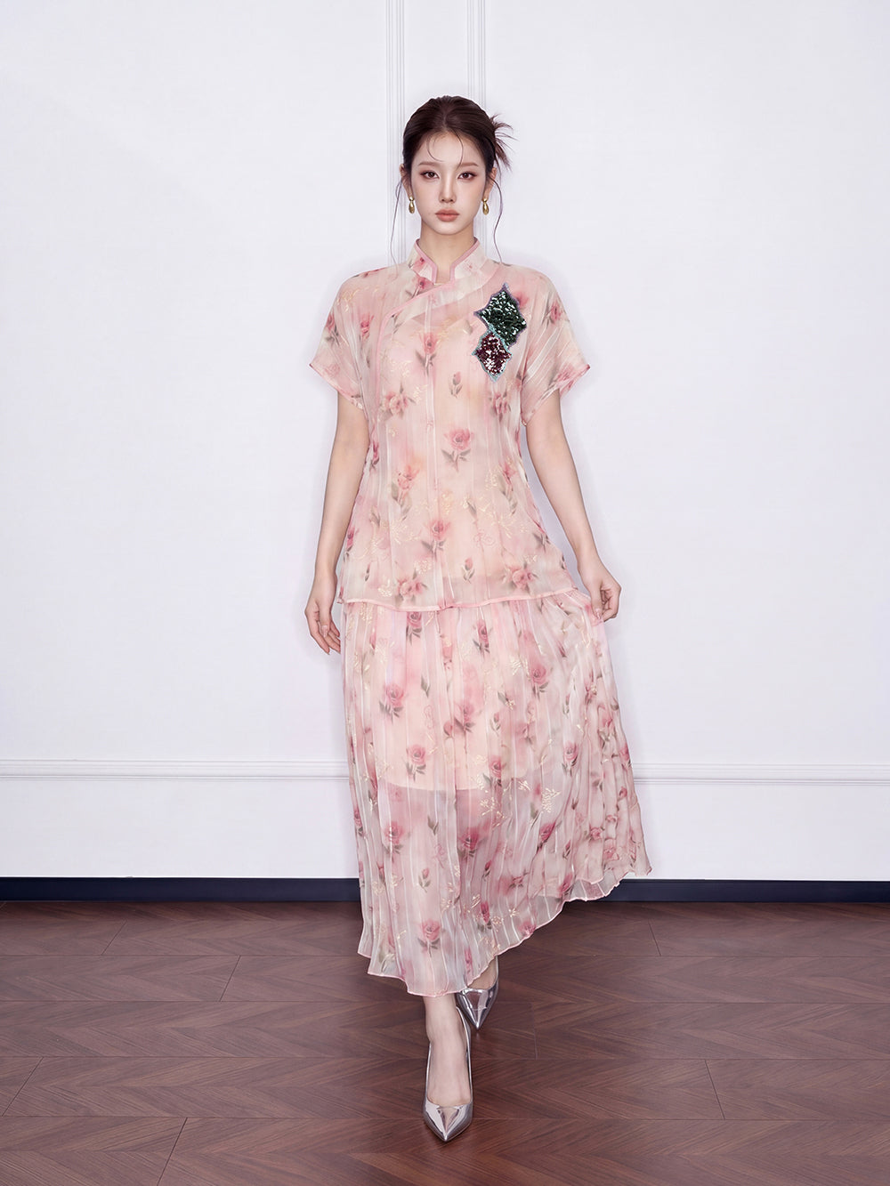 MUKZIN×Capsule Collection New Chinese-Style Linen Top with ICH Hami Hand Embroidery & Floral Print