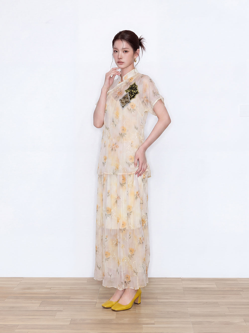 MUKZIN×Capsule Collection New Chinese-Style Linen Top with ICH Hami Hand Embroidery & Floral Print