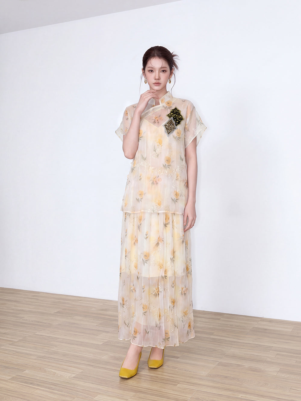 MUKZIN×Capsule Collection New Chinese-Style Linen Top with ICH Hami Hand Embroidery & Floral Print